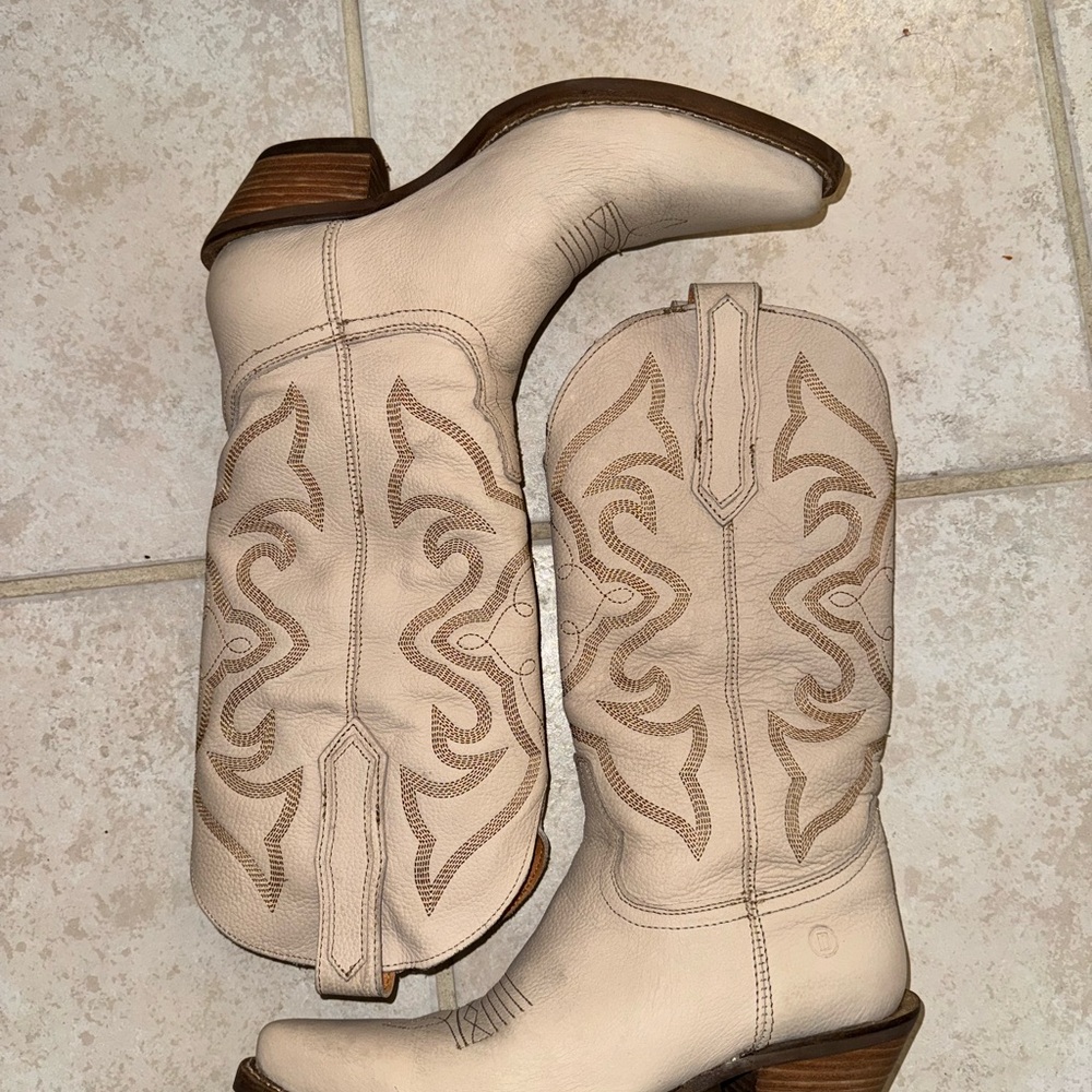 Dingo Cream Heeled Boots with Western Stitching